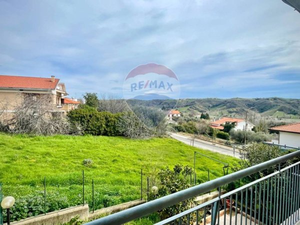 casa indipendente in vendita ad Ari