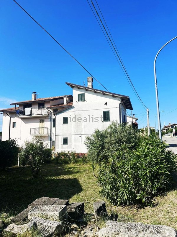 casa indipendente in vendita ad Ari in zona San Pietro
