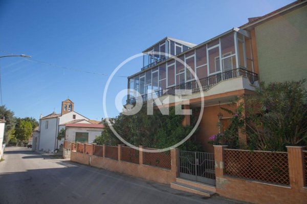 casa indipendente in vendita ad Ari