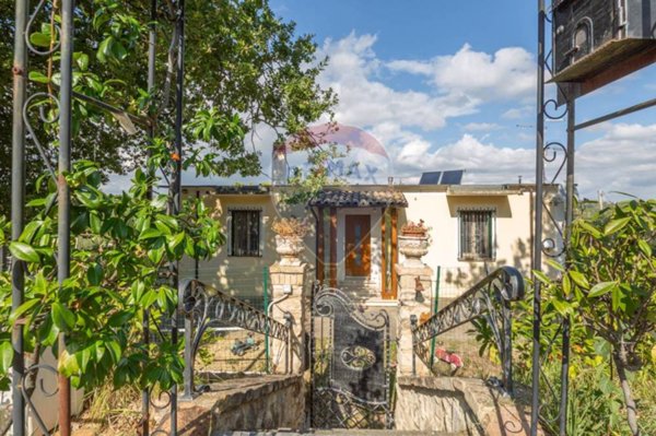 casa indipendente in vendita ad Ari