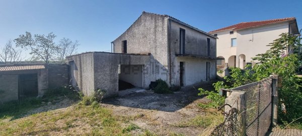 quadrivano in vendita ad Ari