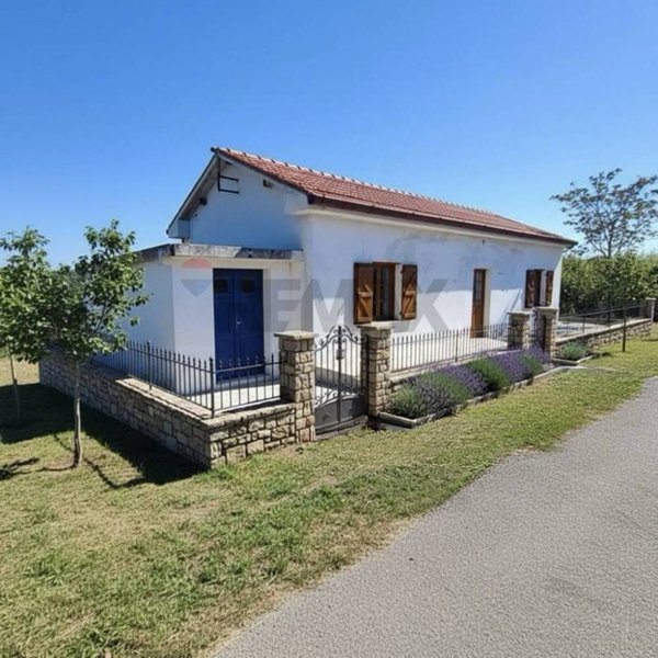 casa indipendente in vendita ad Ari