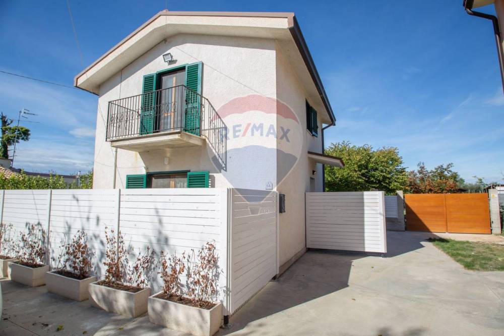 casa indipendente in vendita ad Ari