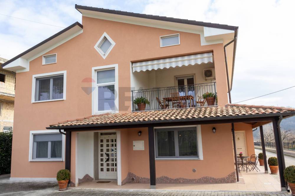 casa indipendente in vendita ad Ari
