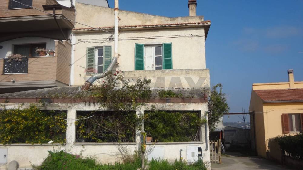 casa indipendente in vendita ad Ari