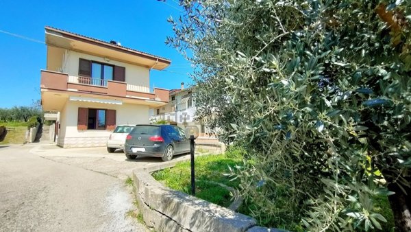 casa indipendente in vendita ad Ari in zona San Pietro
