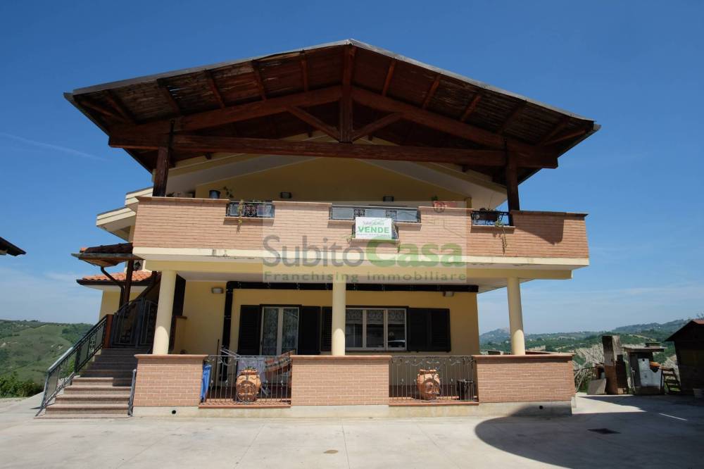 appartamento in vendita ad Ari