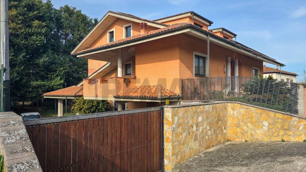 casa indipendente in vendita ad Ari