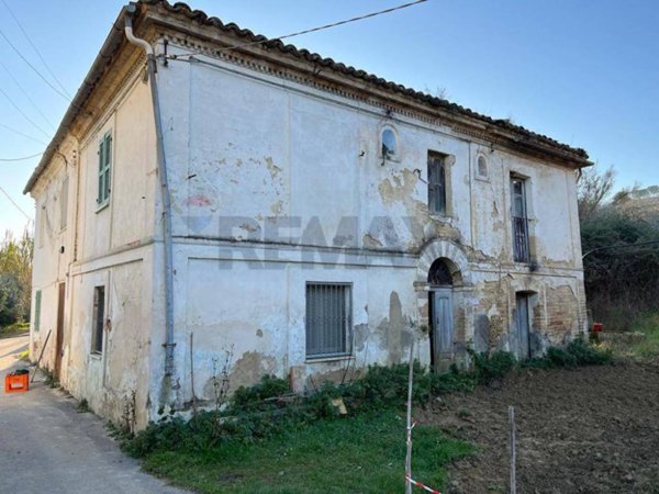 casa indipendente in vendita ad Ari