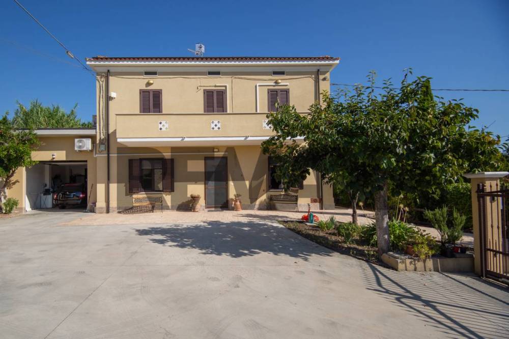 casa indipendente in vendita ad Ari