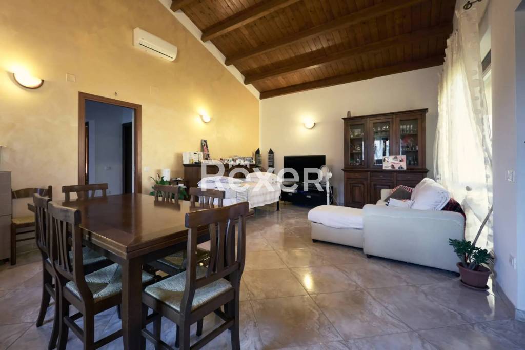 casa indipendente in vendita ad Ari in zona San Pietro