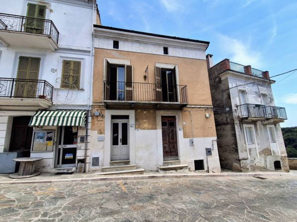 casa indipendente in vendita ad Ari in zona Santa Maria