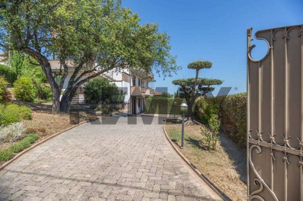 casa indipendente in vendita ad Ari