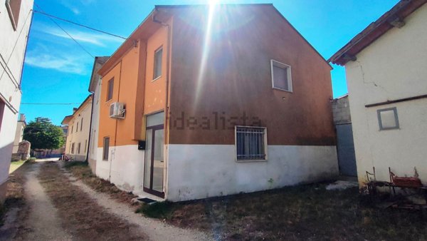 casa indipendente in vendita ad Ari in zona San Pietro