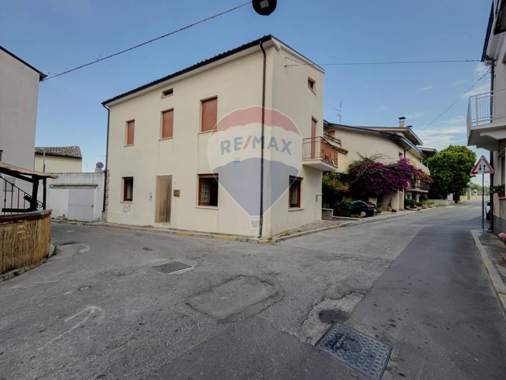 casa indipendente in vendita ad Arielli