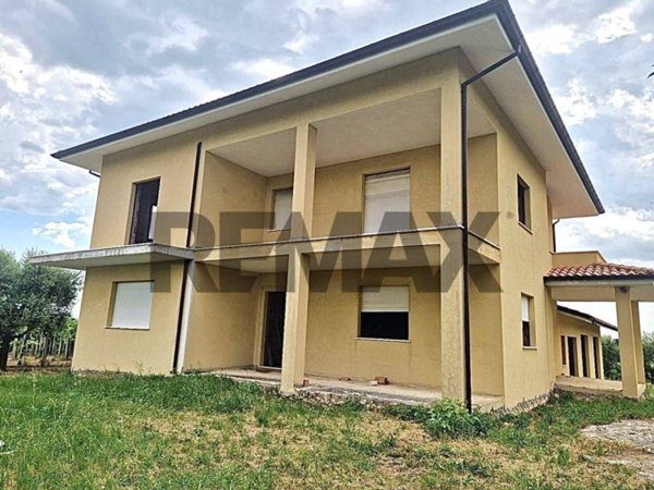 casa indipendente in vendita ad Arielli in zona Fonte delle pere