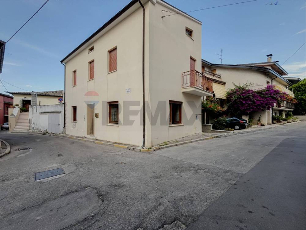 casa indipendente in vendita ad Arielli