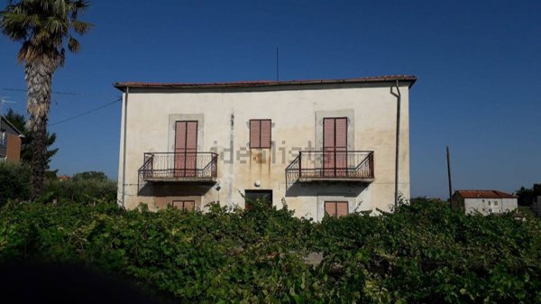 casa indipendente in vendita ad Arielli in zona Pescarese