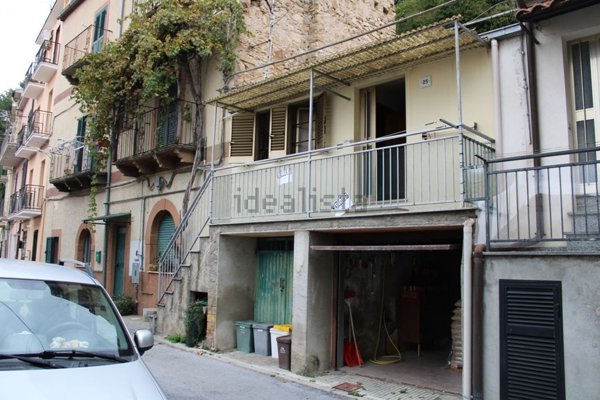 pentavano in vendita a Bomba