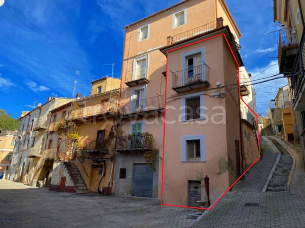 trivano in vendita a Bomba