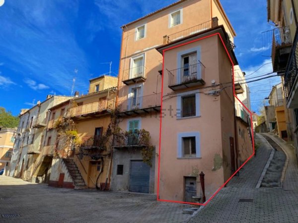 esavano in vendita a Bomba