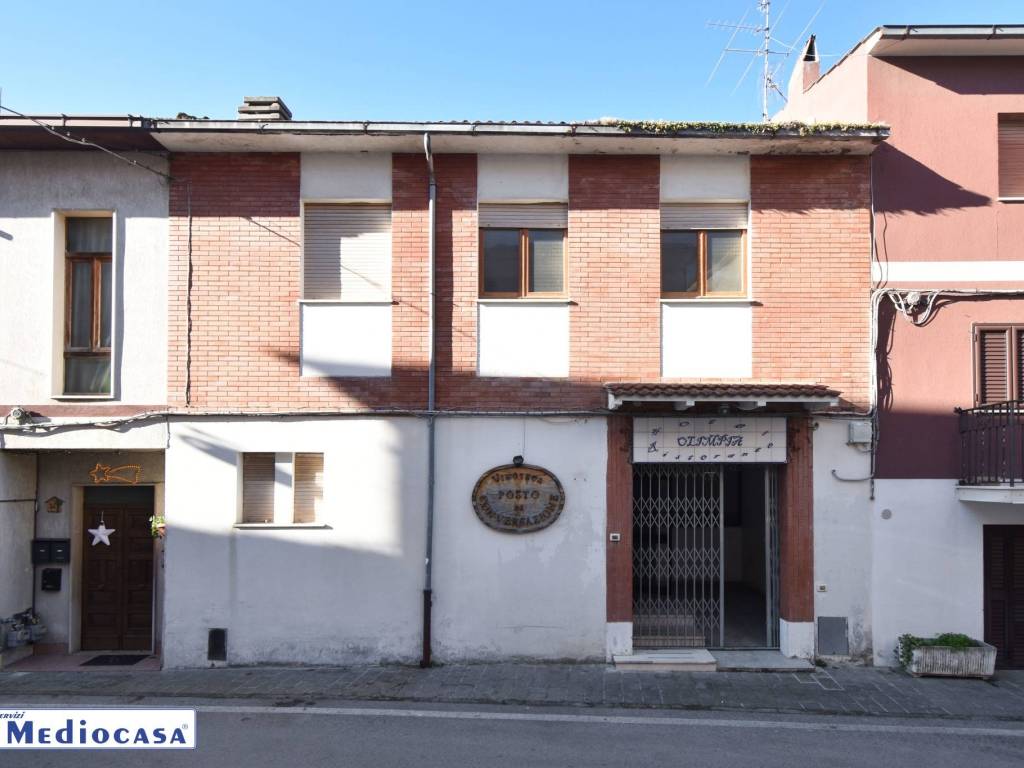 intera palazzina in vendita a Bomba