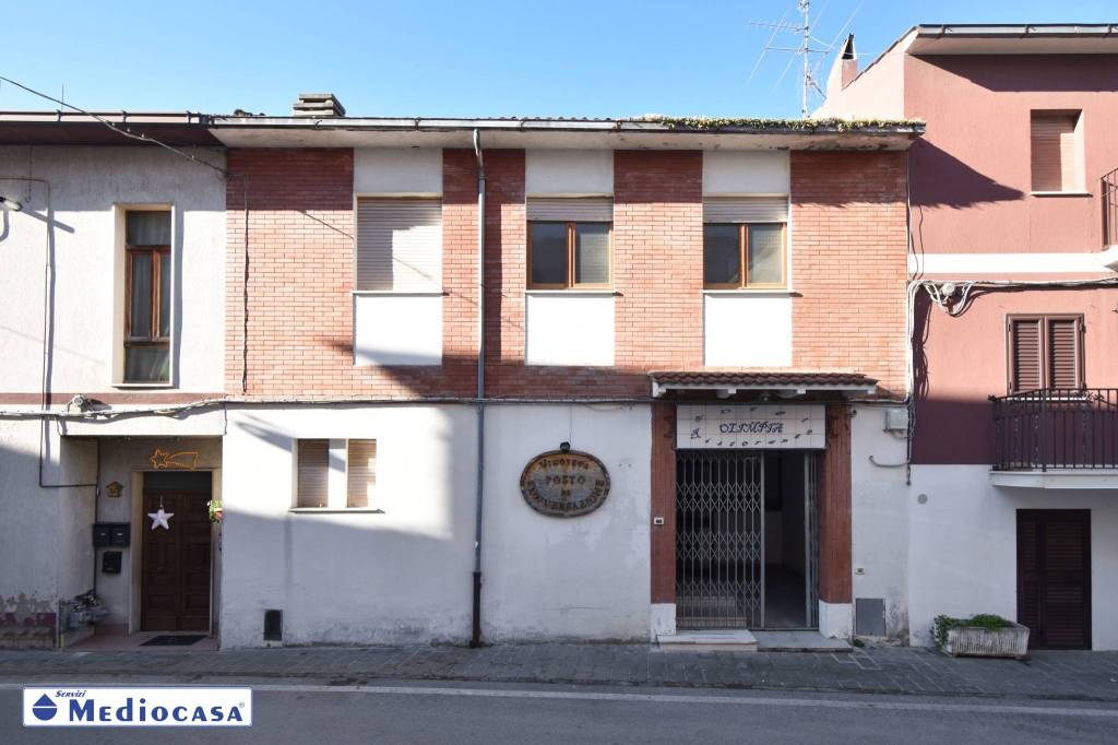 locale di sgombero in vendita a Bomba