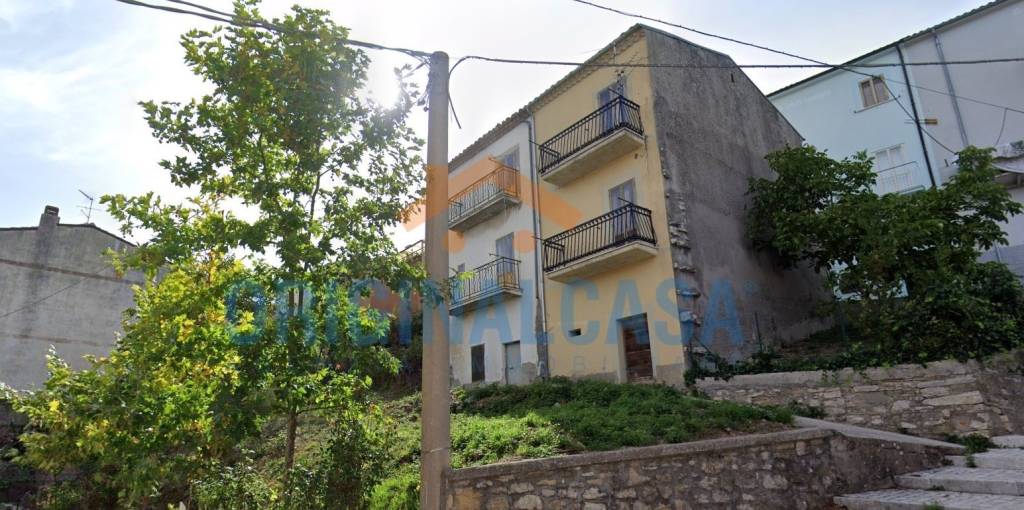casa indipendente in vendita a Borrello