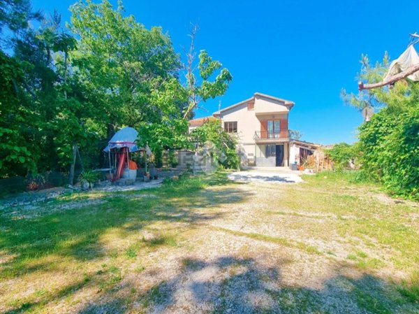 casa indipendente in vendita a Bucchianico