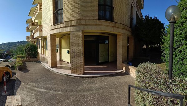 locale commerciale in vendita a Bucchianico