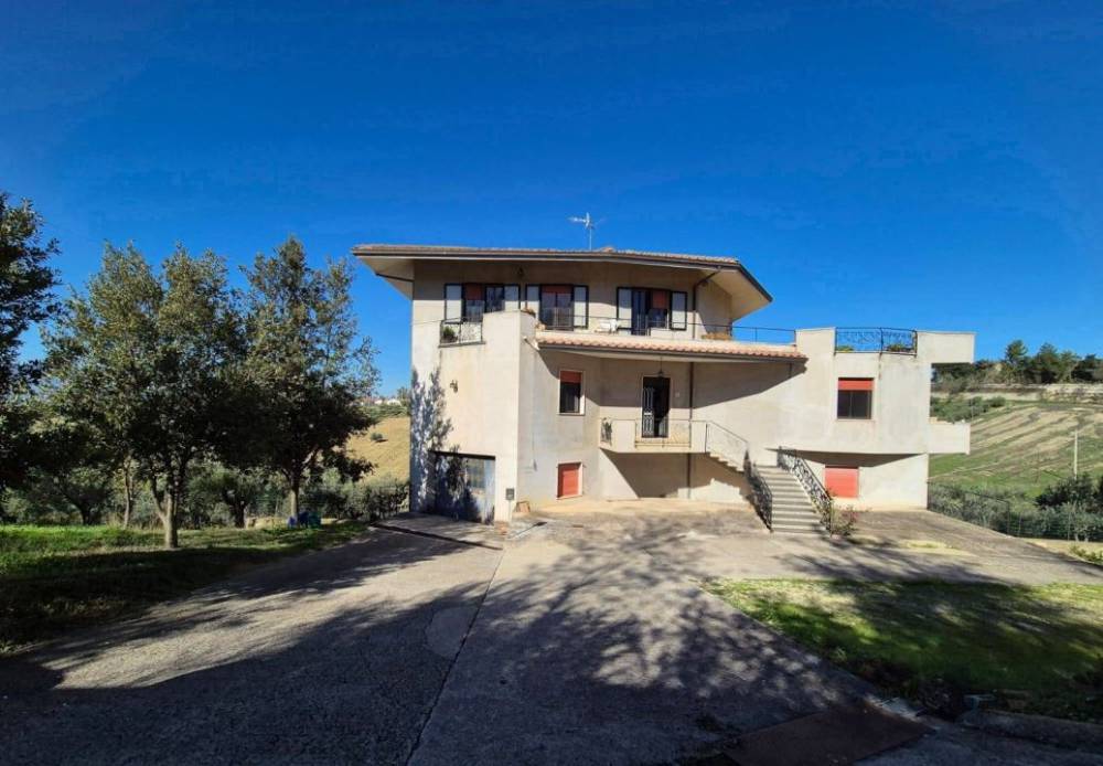 casa indipendente in vendita a Bucchianico in zona Colle Sant'Antonio