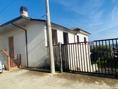 casa indipendente in vendita a Bucchianico