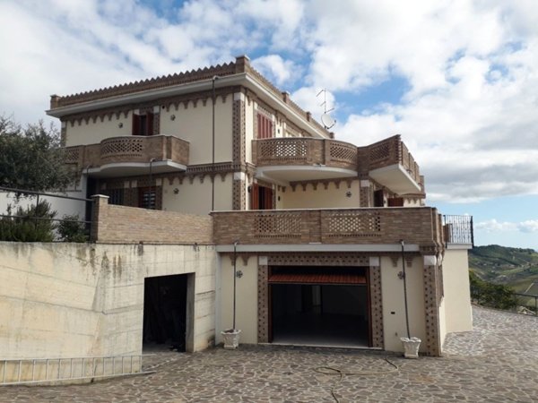 casa indipendente in vendita a Bucchianico