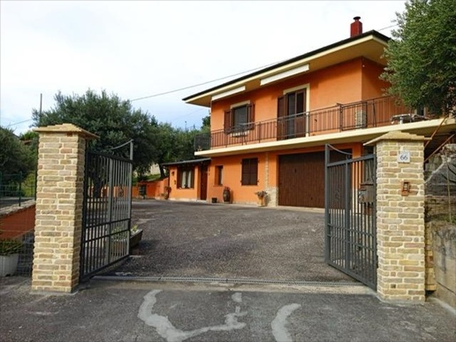 casa indipendente in vendita a Bucchianico