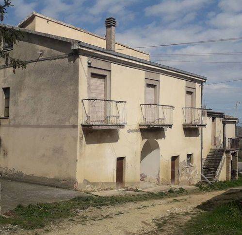 casa indipendente in vendita a Bucchianico