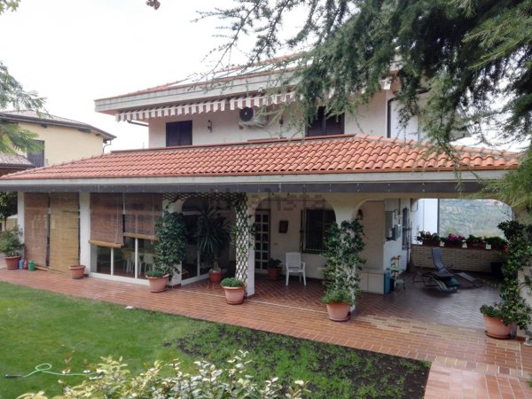 casa indipendente in vendita a Bucchianico