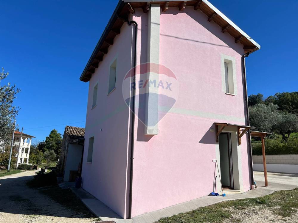 casa indipendente in vendita a Bucchianico