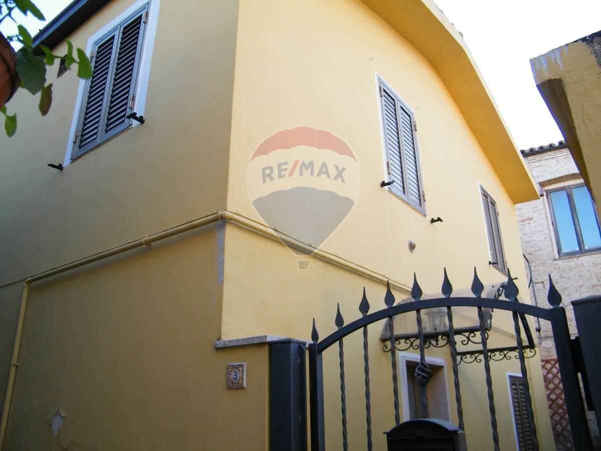 casa indipendente in vendita a Bucchianico