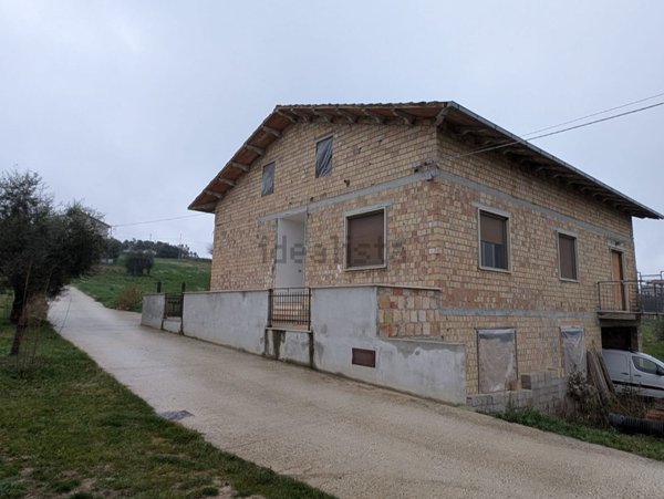 casa indipendente in vendita a Bucchianico