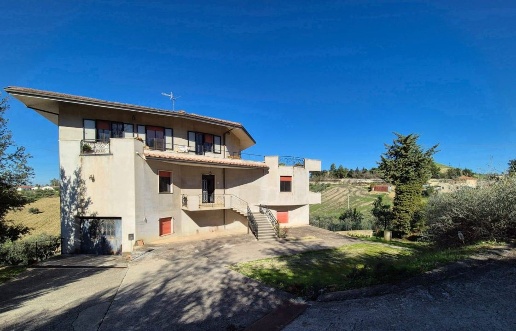 casa indipendente in vendita a Bucchianico in zona Colle Sant'Antonio