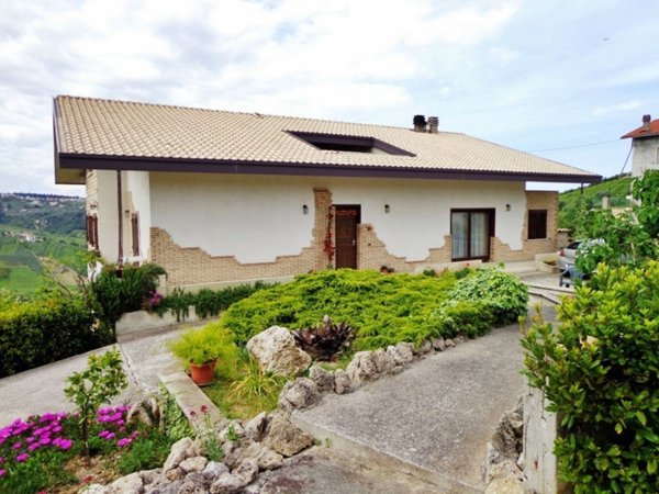 casa indipendente in vendita a Bucchianico