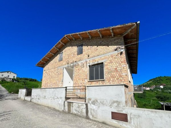 casa indipendente in vendita a Bucchianico