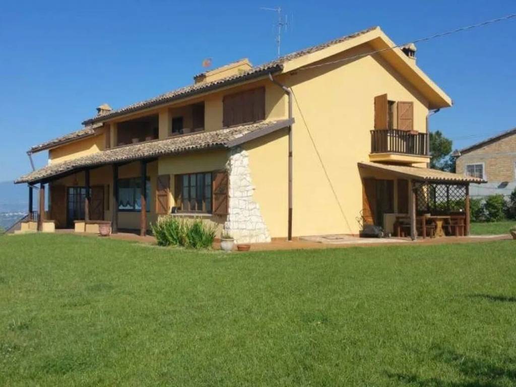 casa indipendente in vendita a Bucchianico