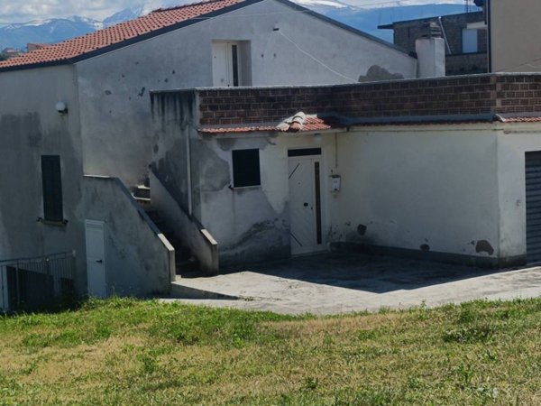 casa indipendente in vendita a Bucchianico