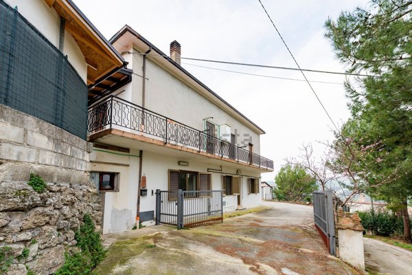 casa indipendente in vendita a Bucchianico in zona Pozzo Nuovo