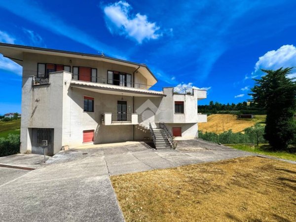 casa indipendente in vendita a Bucchianico