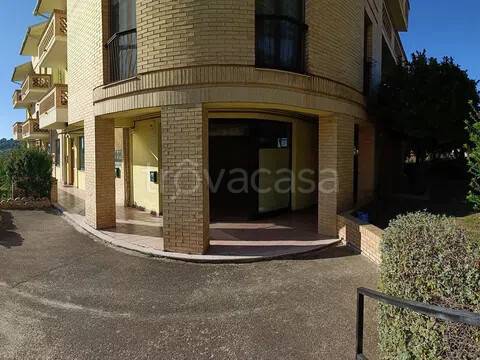 negozio in vendita a Bucchianico in zona Pozzo Nuovo