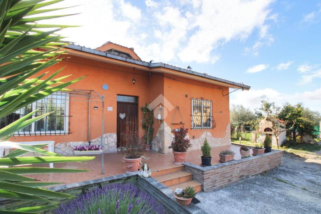 casa indipendente in vendita a Canosa Sannita