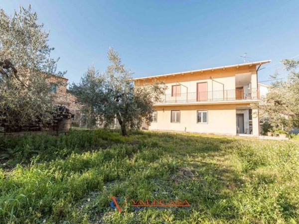 casa indipendente in vendita a Canosa Sannita