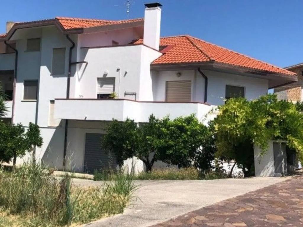 casa indipendente in vendita a Canosa Sannita